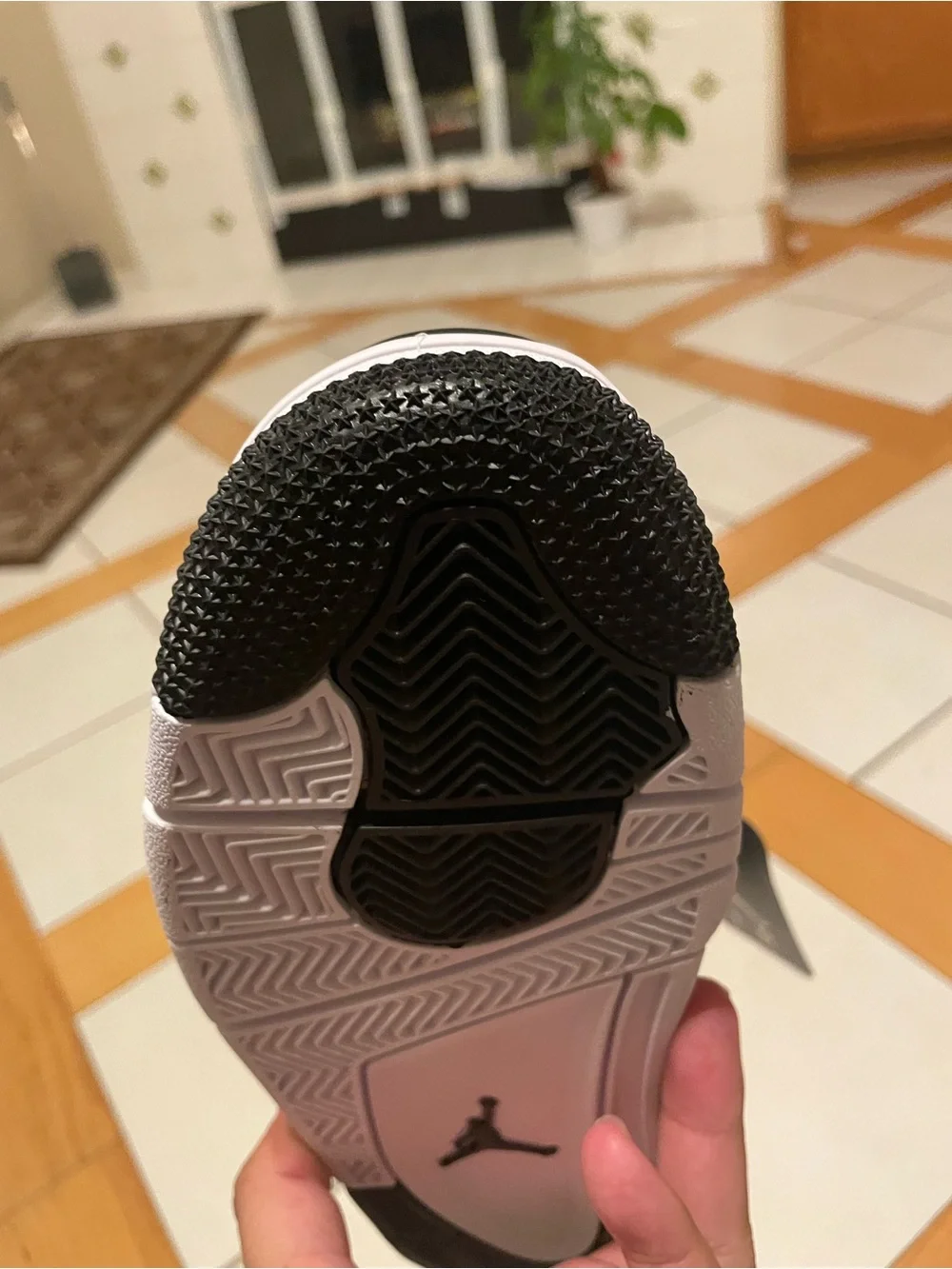 Jordan4 royalty Men’s Retro Sneakers (no box) was damaged